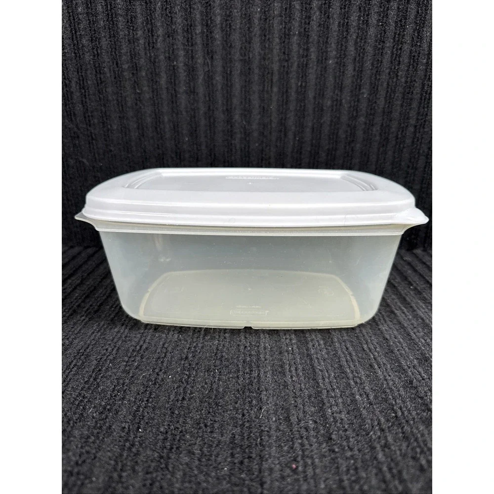 Rubbermaid Servin Saver Plus B Container 7.6 Cup / 1.9 Qt / 1.8 L White Lid RARE